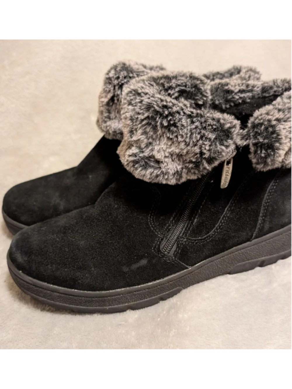 Khombu Jessica Black Suede Winter Boots with Gray Faux Fur Trim Size 8 B280